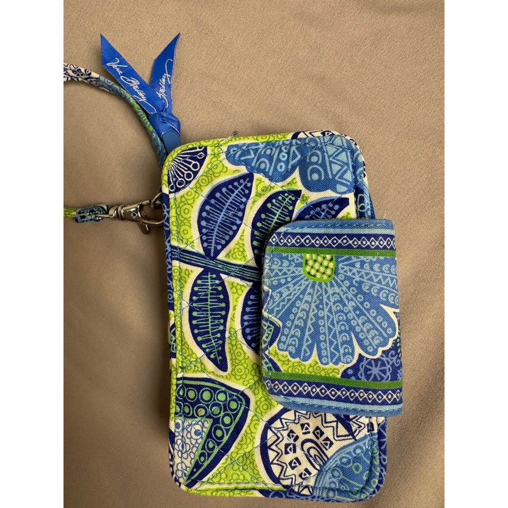 Vera Bradley Limes Up Quilted Cotton Wristlet Wallet Blue Green Floral Pocket